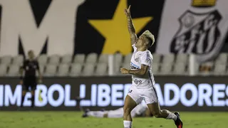 El golazo de Yeferson Soteldo sobresalió en el paso de Santos a la final de la Copa Libertadores