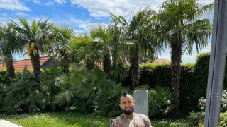 ¿Igual que Alexis? Arturo Vidal disfruta de su día de descanso con su mascota