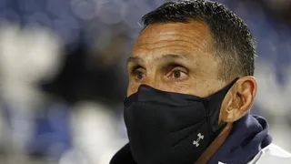 La reacción de Poyet tras una pregunta: “¿Dura derrota?, no sé si jugó al fútbol alguna vez”