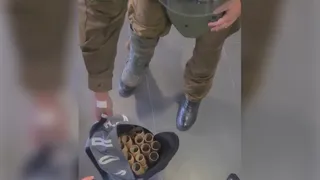 Carabineros detuvo a un barrista de la UC con 20 bengalas en su mochila