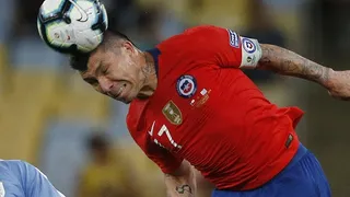 Gary Medel salió resentido del encuentro entre Chile y Uruguay por Copa América