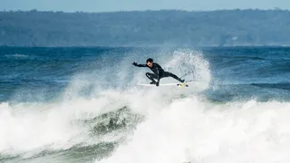 Los surfistas Nicolás Vargas y Guillermo Satt estrenaron película “Felicilandia”