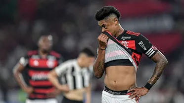 Escándalo en Brasil: Brutal batalla de hinchas del Flamengo tras caer con Botafogo