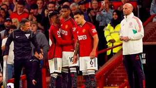 Manchester United venció a Newcastle en el adiós de Raphael Varane y Martial del club