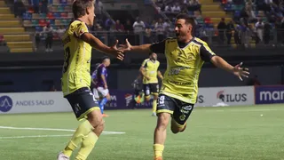San Luis gana en el último suspiro y llega a lo más alto de la Primera B