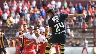Alfonso Parot anotó un golazo de cabeza en el triunfo de Rosario Central ante Argentinos Jrs.