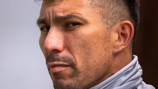 Gary Medel se mostró de buen ánimo y posó al estilo de “Zoolander” en pretemporada de Bologna