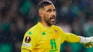 Real Betis ya inscribió a Claudio Bravo en la liga española