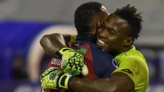 ¡Insólito! Arquero de El Nacional simuló golpe del árbitro para hacer tiempo