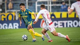 Brilla en Argentina: Vicente Pizarro deslumbra con dos asistencias en Rosario Central