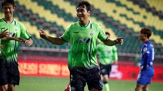 La liga surcoreana dejó atrás el coronavirus con este golazo de cabeza