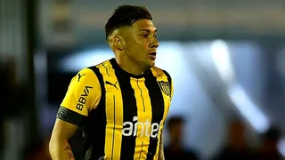 Christian Bravo: Forlán me llevó a Peñarol y me pidió que no cambiara mi juego aguerrido