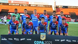 Nicolás Peñailillo fue titular en triunfo de Unión Santa Fe sobre Patronato en Argentina