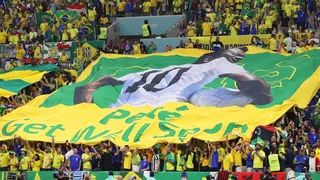 Hinchas brasileños enviaron mensaje de apoyo a Pelé con enorme lienzo en Qatar 2022