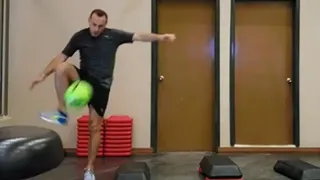 Marcelo Díaz lució camiseta de la U en Cancún mientras alista su regreso a las canchas