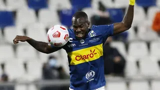 Marcelino Núñez brilló con la UC en San Carlos con un doblete que amargó a Everton