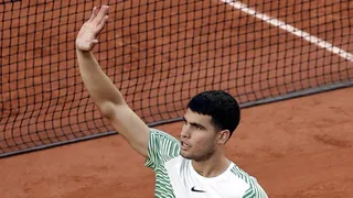 Alcaraz venció al italiano Cobolli en tres sets y avanzó a segunda ronda en París