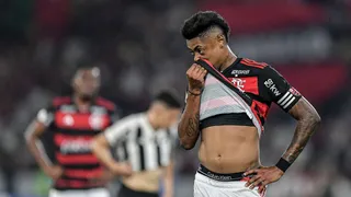 Escándalo en Brasil: Brutal batalla de hinchas del Flamengo tras caer con Botafogo
