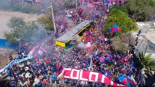 Las impresionantes imágenes del arengazo para U. de Chile en las afueras del CDA