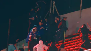 Tragedia en el Independiente vs U de Chile: hincha azul fue arrojado al vacío durante los disturbios