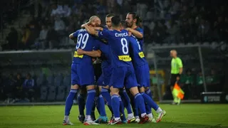 Angelo Henríquez aportó con el descuento en derrota de Miedz Legnica en Polonia