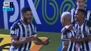 Eduardo Vargas anotó para Atlético Mineiro un gol de cabeza contra Goiás en el Brasileirao