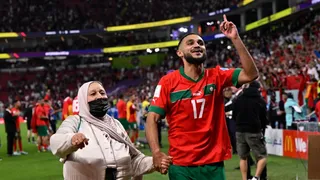 El emotivo festejo de Sofiane Boufal junto a su mamá tras la histórica clasificación de Marruecos