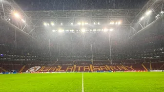[Videos] Una fuerte lluvia puso en riesgo duelo entre Galatasaray y Manchester United por la Champions