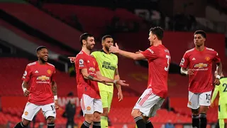 Manchester United sigue al acecho del City tras superar a Newcastle en Old Trafford