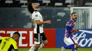 Moisés dejó en el camino a Falcón y anotó el segundo de Fortaleza ante Colo Colo