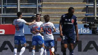 U. Católica afirmó su liderato tras dominar a U. de Chile en el clásico estudiantil