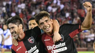 Newell’s celebró su primera victoria en la liga de Argentina tras batir a Vélez Sarsfield