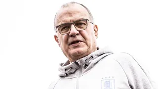 Marcelo Bielsa ensayó alineación con tres delanteros para su estreno ante la Roja
