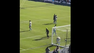 Erick Pulgar tuvo fuerte cruce con Josef Martínez en amistoso entre Flamengo y Philadelphia