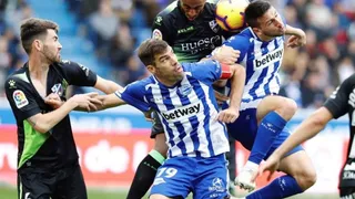 Alavés de Guillermo Maripán remontó ante Huesca y se mantuvo en la parte alta en España