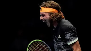 Stefanos Tsitsipas derribó a Roger Federer y se metió en la final del Masters de Londres