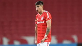¿Está cortado? Carlos Palacios también quedó al margen de un equipo alternativo de Inter