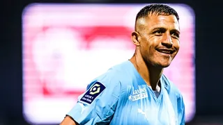 ¿Una señal? La liga francesa envió un saludo por el Día del Niño con una fotografía de Alexis