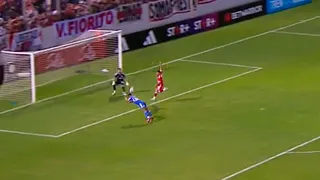 Cristián Palacios marcó con una “palomita” el segundo de U. de Chile sobre River Plate