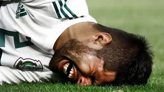 Futbolista mexicano sufrió terrible lesión en la rodilla izquierda en derrota ante Croacia