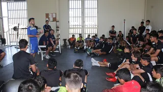 Carlos Villanueva dio una charla a las divisiones inferiores de Audax Italiano