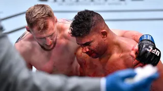 Alexander Volkov derribó a Alistair Overeem y lo sacó de la carrera por el título en el UFC Vegas 18