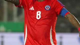 Le dijo no al equipo de Messi y frenó una salida clave: la decisión que remece a un seleccionado chileno