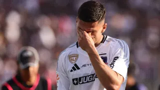 Le llueve sobre mojado a Colo Colo y Lucas Cepeda con un inesperado problema