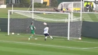 Jordhy Thompson anotó su primer gol con la camiseta de FC Orenburg