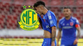 Juega Copa Libertadores y acelera el mercado: el club que amenaza el plan ofensivo de la U de Chile 