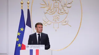 Macron: No puede haber una bandera rusa en los Juegos, en eso hay consenso