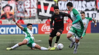 Puerto Montt vs Colo Colo: barristas invadieron la cancha y protagonizaron insólito robo