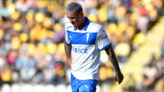 No es el Huaso Isla: El lateral que vuelve desde el extranjero para cubrir la emergencia defensiva de la UC