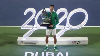 El festejo de Djokovic tras vencer a Tsitsipas y proclamarse pentacampeón en Dubai